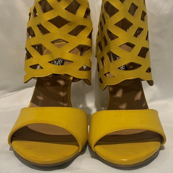 NEW DB DK Ladies Yellow Shoes - Picture 2 of 11